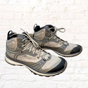 Keen Waterproof Hiking Boots *LIKE NEW* 8.5W